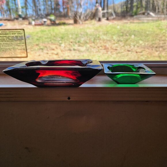 MCM Anchor Hocking Ruby & Emerald Glass Ashtray Set Nesting - Picture 11 of 13